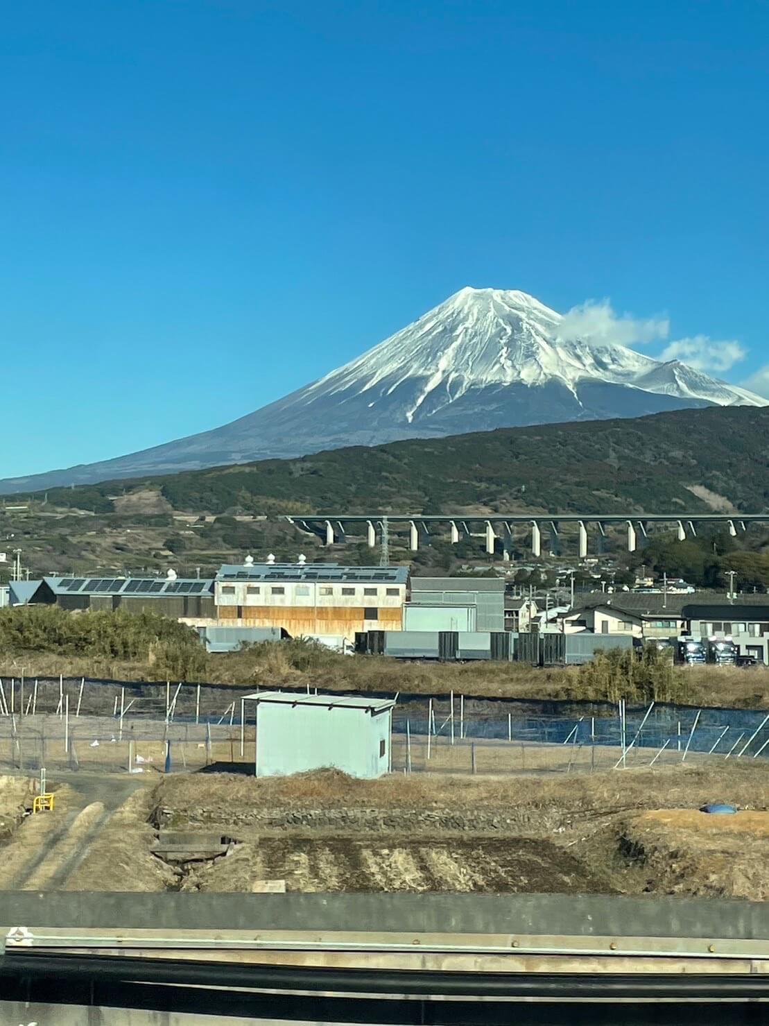 新幹線から見る富士山